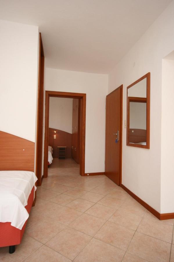 Apartments With A Parking Space Novalja, Pag - 6398 Extérieur photo
